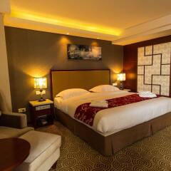 Huatian Chinagora Hotel сейф в номере
