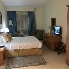 Отель Golden Tulip Sharjah ОАЭ, Шарджа - 1 отзыв об отеле, цены и фото номеров - забронировать отель Golden Tulip Sharjah онлайн комната для гостей фото 2