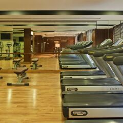 Отель Radisson Blu Plaza Delhi Airport фитнесс-зал