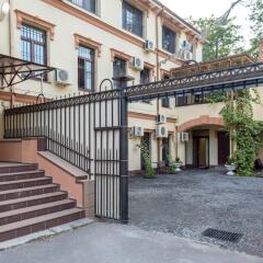TsaTsa Hotel парковка