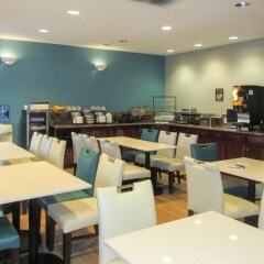 Отель Quality Inn & Suites питание фото 3