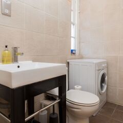 Отель 2 Bedroom Flat Sleeps 4 in Pimlico Великобритания, Лондон - отзывы, цены и фото номеров - забронировать отель 2 Bedroom Flat Sleeps 4 in Pimlico онлайн ванная фото 2