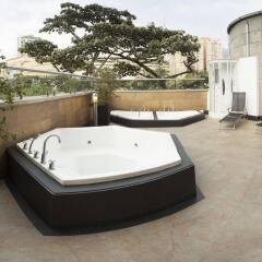 Porton Medellin Hotel бассейн