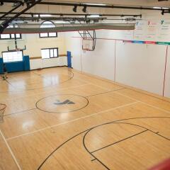 Отель Flushing YMCA США, Нью-Йорк - 1 отзыв об отеле, цены и фото номеров - забронировать отель Flushing YMCA онлайн спортивное сооружение