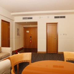 Отель J5 Hotels - Port Saeed ОАЭ, Дубай - 1 отзыв об отеле, цены и фото номеров - забронировать отель J5 Hotels - Port Saeed онлайн интерьер отеля