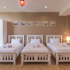Отель Feung Nakorn Balcony Rooms And Cafe Бангкок комната для гостей фото 3