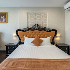 Отель Emerald Central сейф в номере