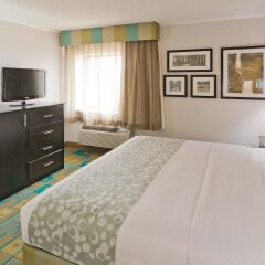 Отель La Quinta Inn & Suites Meridian комната для гостей