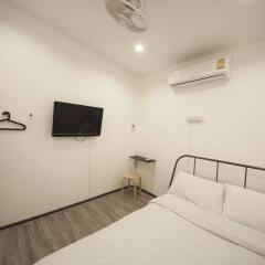 Oh Compound Hostel Бангкок развлечения