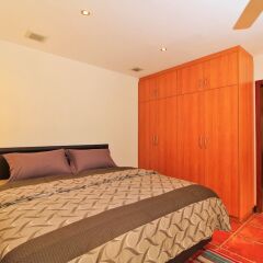 Отель Pattaya Sunset Villa 4 Bedroom Sleeps 8 сейф в номере