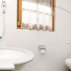 Hotel Ristorante Lewald Горнолыжный курорт Ортлер ванная фото 2