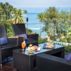 Отель Twin Sands Resort and Spa A204 гостиничный бар