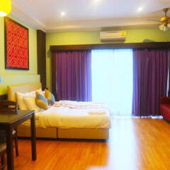 Апартаменты Hill Top Sweet Serviced Apartment Паттайя комната для гостей фото 2