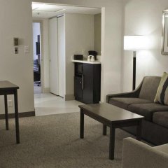 Embassy Suites by Hilton Milwaukee Brookfield in Brookfield, United States of America from 239$, photos, reviews - zenhotels.com guestroom
