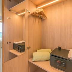 Melbeach Hotel & Spa - Adults Only сейф в номере