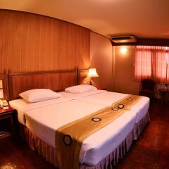 Отель Silom Village Inn комната для гостей фото 4