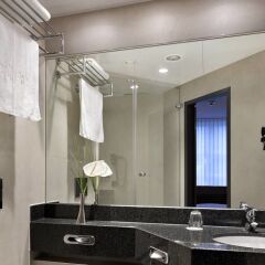 Отель Fleming's Express Hotel Frankfurt Германия, Франкфурт-на-Майне - отзывы, цены и фото номеров - забронировать отель Fleming's Express Hotel Frankfurt онлайн ванная