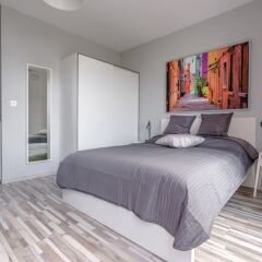 Апартаменты Chill Apartments Bliska Wola комната для гостей