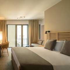 Отель Fos DownTown Suites Афины комната для гостей фото 2