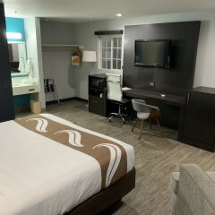 Отель Quality Inn Near Hollywood Walk of Fame США, Лос-Анджелес - 1 отзыв об отеле, цены и фото номеров - забронировать отель Quality Inn Near Hollywood Walk of Fame онлайн удобства в номере фото 2