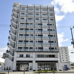 Отель Crystal & Resort FUKUOKA Фукуока вид на фасад