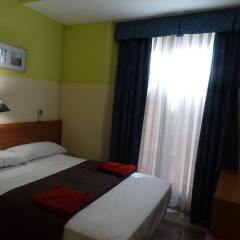 Отель Hostal Mont Thabor комната для гостей фото 3