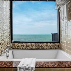 Отель Garden Cliff Resort and Spa Таиланд, Паттайя - отзывы, цены и фото номеров - забронировать отель Garden Cliff Resort and Spa онлайн ванная фото 2