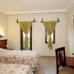 Отель Yel Holiday Resort сейф в номере