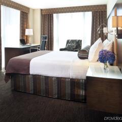 Отель Holiday Inn Vancouver Downtown & Suites Канада, Ванкувер - отзывы, цены и фото номеров - забронировать отель Holiday Inn Vancouver Downtown & Suites онлайн комната для гостей
