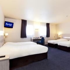 Comfort Hotel Paris Porte D'Ivry сейф в номере
