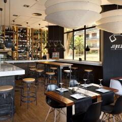Отель NH Avenida Jerez Испания, Херес-де-ла-Фронтера - отзывы, цены и фото номеров - забронировать отель NH Avenida Jerez онлайн гостиничный бар