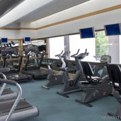 Royal Orchid Sheraton Hotel & Towers фитнесс-зал фото 2