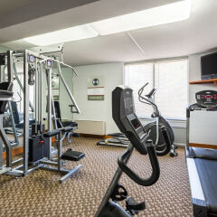 Отель Clarion Inn and Summit Center фитнесс-зал