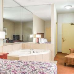 Отель Howard Johnson by Wyndham Toronto Downtown West Канада, Торонто - отзывы, цены и фото номеров - забронировать отель Howard Johnson by Wyndham Toronto Downtown West онлайн спа фото 2