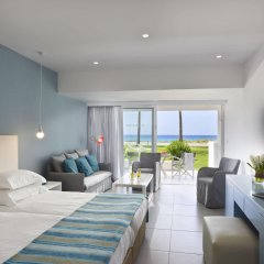 Отель Nissi Beach Resort Кипр, Айя-Напа - 3 отзыва об отеле, цены и фото номеров - забронировать отель Nissi Beach Resort онлайн комната для гостей фото 2