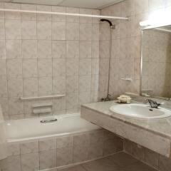 Отель Basma Residence Hotel Apartments ОАЭ, Шарджа - отзывы, цены и фото номеров - забронировать отель Basma Residence Hotel Apartments онлайн ванная