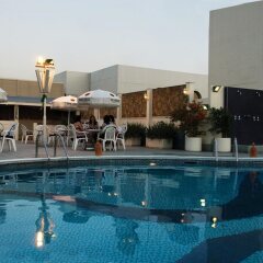 Avari Dubai Hotel бассейн фото 2