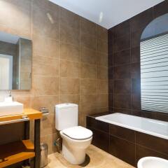 Отель Trinitarios Apartment Испания, Валенсия - отзывы, цены и фото номеров - забронировать отель Trinitarios Apartment онлайн ванная