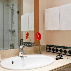 Отель Ibis Rabat Agdal Марокко, Рабат - отзывы, цены и фото номеров - забронировать отель Ibis Rabat Agdal онлайн ванная