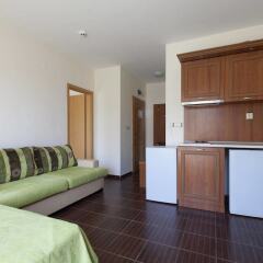 Апартаменты One Bedroom Apartment with Large Balcony комната для гостей фото 4