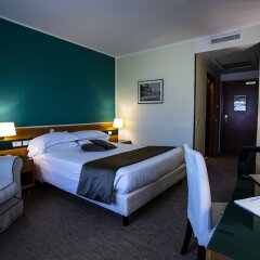 Oly Hotel сейф в номере