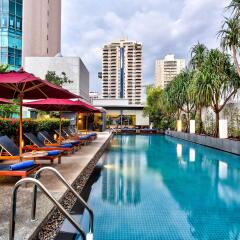 Отель Park Plaza Bangkok Soi 18 бассейн фото 2