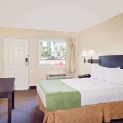 Отель Howard Johnson by Wyndham Las Vegas near the Strip США, Лас-Вегас - отзывы, цены и фото номеров - забронировать отель Howard Johnson by Wyndham Las Vegas near the Strip онлайн комната для гостей фото 3