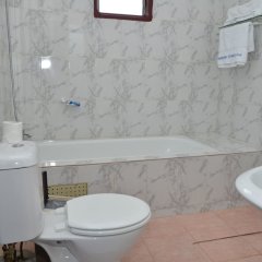 Hotel International in Grand-Bassam, Cote d'Ivoire from 78$, photos, reviews - zenhotels.com bathroom photo 3