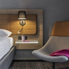 Отель Moxy Warsaw Praga сейф в номере