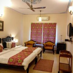 Suryaa Villa - A City Centre Hotel комната для гостей
