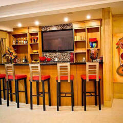 Отель The Eldon Luxury Suites гостиничный бар