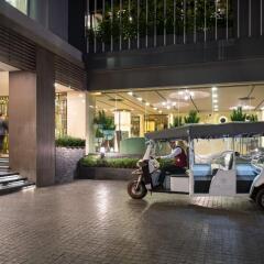 Отель Solitaire Bangkok Sukhumvit 11 Таиланд, Бангкок - 1 отзыв об отеле, цены и фото номеров - забронировать отель Solitaire Bangkok Sukhumvit 11 онлайн городской автобус
