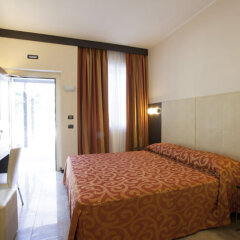 Hotel Motel Raya Медилья комната для гостей фото 5