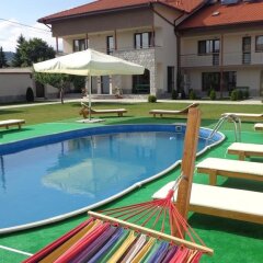 Отель Sveti Nikola Villas near Borovets Болгария, Боровец - отзывы, цены и фото номеров - забронировать отель Sveti Nikola Villas near Borovets онлайн бассейн